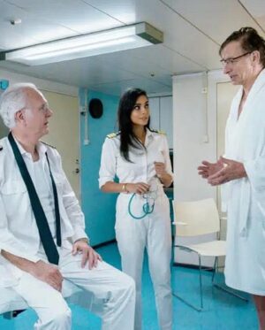 Collien Ulmen-Fernandes Instagram - Morgen Abend um 20:15 Uhr im ZDF:

Frau Doktor am Rande der Verzweiflung.
Ihr absoluter Horror-Patient ist zurück:
Jens Kessler (gespielt von Ingolf Lück) 
Ein ausgewiesener Hypochonder, der ihretwegen die Reise gebucht hat und sie am liebsten 24/7 für sich beanspruchen möchte. 
Was Patient Kessler allerdings nicht ahnt, es gibt noch einen weiteren Hypochonder an Bord, der dieselben Ansprüche an die Schiffsärztin stellt: 
Oskar Schifferle (gespielt von Harald Schmidt). 
Zwei Hypochonder kämpfen um die Aufmerksamkeit ihrer Ärztin.
Wen von beiden liebt sie mehr? 
Also rein medizinisch gesehen narürlich… 
Wessen bakterielle und virale Unbilden bekommen mehr Behandlungszeit im Schiffshospital? 

Der Kampf ist eröffnet.... 🥊

Das TRAUMSCHIFF UTAH - am 26.12 um 20:15 Uhr im ZDF

Mit Gaststars wie Kai Pflaume und Wolfgang Fierek