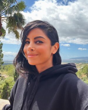 Collien Ulmen-Fernandes Instagram - Zurück auf Mallorca. 
Für das Covershooting einer Frauenzeitschrift.
Nach Dreharbeiten in Köln und Berlin endlich wieder..☀️🏝️⛱️🤗 
So gut.