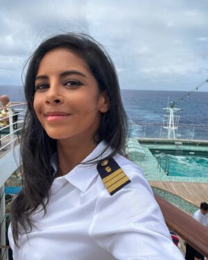 Collien Ulmen-Fernandes Instagram - Hey Insta-Dudes! 
Ahoi vom Kutter der guten Laune! 
Überqueren gerade den Atlantik! Und ihr so? 🌊🐠⚓️