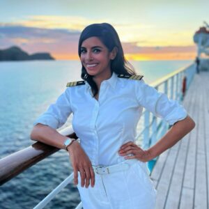 Collien Ulmen-Fernandes Instagram - Achtung, Achtung! Eine wichtige Durchsage von der MS Amadea: Wir laufen morgen um 20:15 Uhr in den Hafen von Phuket ein. Wer ist dabei?

Traumschiff Phuket - Ostersonntag um 20:15 Uhr im ZDF 
🐰🐣❣️