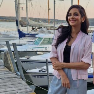 Collien Ulmen-Fernandes Instagram - Gestern und heute: Moderations-Aufzeichnung für die neue Staffel von StadtLandLiebe.
(Im letzten Jahr gab’s ein paar Fernsehpreis-Nominierungen dafür: Beste Moderation, Beste Einzelleistung und Beste Unterhaltung für eines der besten Unterhaltungsformate im TV, wie ich finde…) 
Falls ihr die TV-Ausstrahlung verpasst habt: 
Die erste Staffel findet ihr noch immer in der @ardmediathek (…eignet sich megagut zum Binge-Watching an den Festtagen…) und die neue Staffel kommt dann im nächsten Jahr im TV. 
Sobald der Sendetermin der nächsten Staffel steht, gebe ich auf jeden Fall rechtzeitig Bescheid. 🫶🏽 

#StadtLandLiebe
#LoveIsInTheAir
#TVdating #GehtAuchMitNiveau 
#LiebeLiebeLiebe 
#❤️❤️❤️