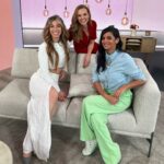 Collien Ulmen-Fernandes Instagram - Meine erste Amtshandlung bei der Moderation von #DieVIVAStory (ARD) ein Interview mit Gülcan. Ein Wiedersehen nach zehn Jahren! Und wen treffe ich auf dem Weg zur letzten #VIVAstory-Moderationsaufzeichnung ganz zufällig? Gülcan! Heute haben wir bei @annikalauofficial über den einstigen Popmusikkanal und über meine schlimmste VIVA-Sendung ever, ever, ever gesprochen. Warum sie so schlimm war und was Gülcan damit zu tun hat, erfahrt ihr morgen um 17:45 Uhr beim RTL. Und auch heute Abend talke ich über die VIVA-Doku um 22:00 Uhr beim Kölner Treff. #DieVIVAstory #💫🌈🎼🎸📻🎤🎉🎙💥🪩🎬 Im Januar im TV und jetzt schon @ardmediathek Freitag: Kölner Treff 22:00 Uhr im WDR Fernsehen Samstag: Gala TV 17:45 Uhr auf RTL #DieVivaStoryZuGeilFürDieseWelt #💫🌈🎼🎸📻🎤🎉🎙💥🪩🎬