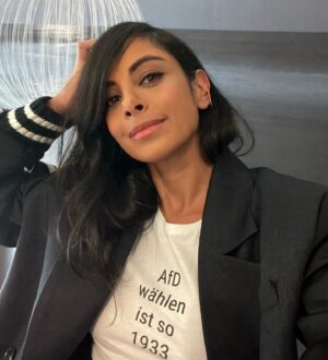 Collien Ulmen-Fernandes Instagram - Eigentlich wäre ich heute als Gästin bei Bosetti Late Night in Babelsberg gewesen. Na ja, hat nicht ganz geklappt. Stattdessen nun erkältet aus London zugeschaltet.. 

Es geht um die AfD, Demonstrationen und Brandmauern gegen ganz rechts.
Uuuuund Shitstorm in 3,2,1…

Bosetti Late Night - mit mir als Online-Gästin - heute um 21:00 Uhr in 3Sat.