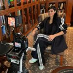 Collien Ulmen-Fernandes Instagram - In Portugal. Beim Dreh für Titel Thesen Temperamente. Demnächst im TV. @ttt_titel_thesen_temperamente @ard
