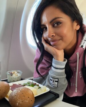 Collien Ulmen-Fernandes Instagram - Nach Wochen auf dem Schiff endlich wieder Festland in Sicht. Nun aus Lissabon weiter nach Kölle, 
für eine schöne, kleine Moderation für VOX.