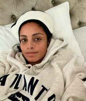 Collien Ulmen-Fernandes Instagram - DANKE für eure hunderte Genesungswünsche. 
Hat mich wirklich SEHR gerührt.
Sieh mal einer an, dieses Internet ist also doch ganz nett… 🫶🏽