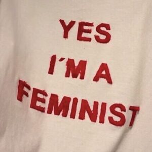 Columba Diaz Instagram - El 8 de marzo, además de conmemorar la lucha por la igualdad de género, es un día para recordar y honrar a las mujeres que ya no están entre nosotros, reconociendo que su legado nos impulsa a seguir adelante. En esta fecha, nos unimos para fortalecernos mutuamente, recordando que somos muchas y no estamos solas. Cada mujer que luchó antes que nosotras nos inspira a continuar la batalla diaria por un mundo más justo e igualitario.

Al final esta un poema que escribí un 8 de marzo y mi sentir sigue siendo el mismo, morimos  al mismo paso.

#8demarzo  #niunamas #mujer 
💜💜💜💜💜💜💜