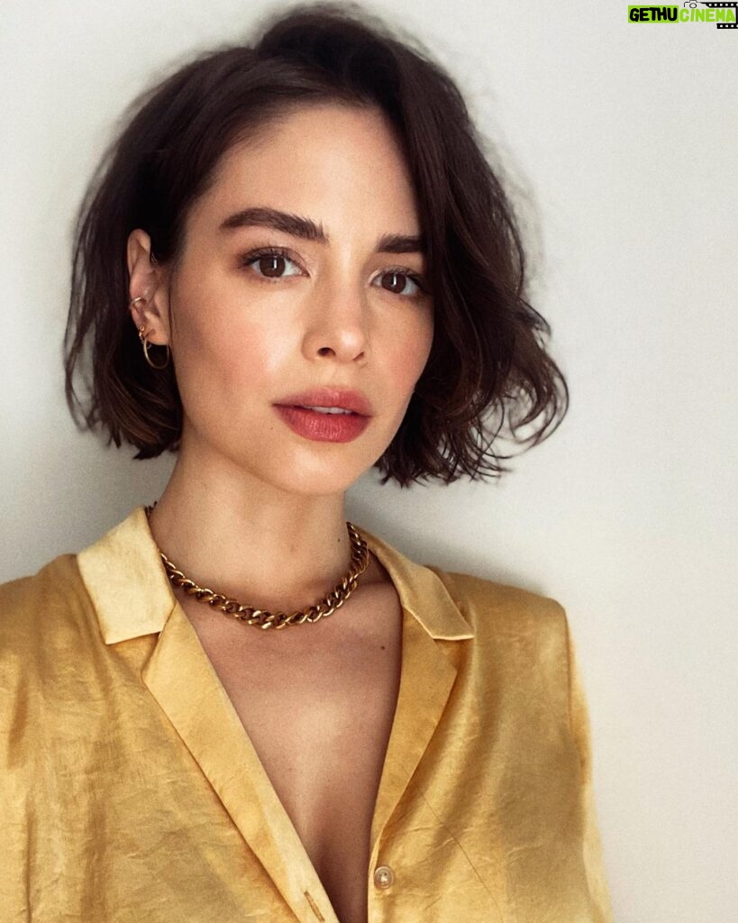 Conor Leslie Instagram - Hair is such a personal thing 💛 #18incheslighter ✂️