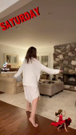 Constance Marie Instagram - Sometimes ya just gotta DANCE!!!
✨💖🎉💃🏽✨
#Saturday #saturdaynight #saturdayvibes #dancer #CantStopWontStop #Barefoot #SWV #90s #fyp #ForYou