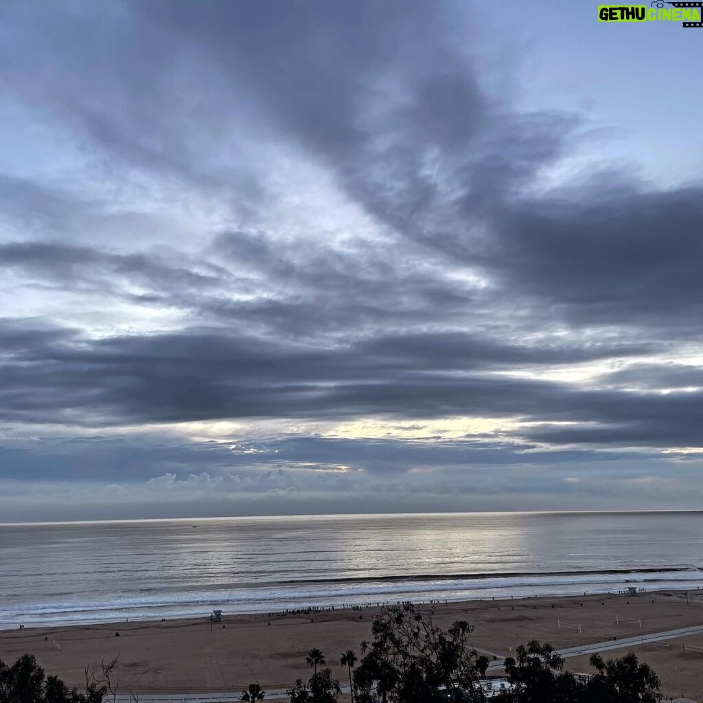 Constance Marie Instagram - The last Sunset of 2023. Hidden by clouds, but still there☀️ Sending you all white light for a safe New Years✨ May 2024 be the year you get the love, abundance & peace you so deserve. ✨💖✨ #HappyNewYears #Sunset #Clouds #Beach #NewYears