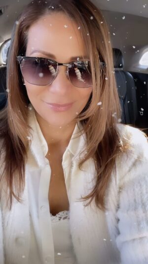 Constance Marie Instagram - Happy December 1st!
✨💫❄️✨
It’s 65 degrees & Sunny outside but in my mind?
It’s snowing just a little bit.
Have a great weekend!
💋
#friday #fridayvibes