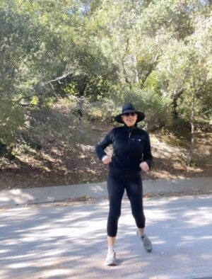 Constance Marie Instagram - Naglas in Nature!
😂
🌲🍁🌳🥾
#wednesday #wednesdaymotivation
