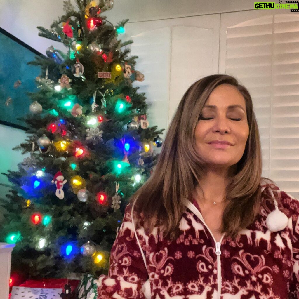 Constance Marie Instagram - Wishing only good things to you all✨ Sweet dreams lovely humans. ✨💖🎄🙏🏽✨ #MerryChristmas #GoodVibes #SweetDreams #mondaymotivation #Monday #ChristmasDay #Christmas #fyp