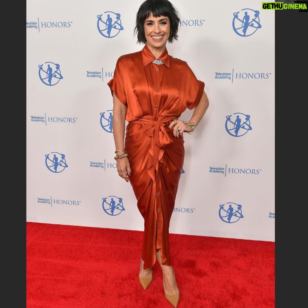Constance Zimmer Instagram - What an HONOR to HOST the @televisionacad HONORS #tvacadhonors last night!! I was surprisingly nervous to be in front of a large audience of people who were NOT nervous as they awaited their turn to be honored for their incredible feats of storytelling! PLEASE watch these programs, if you haven’t already, as I was surprisingly emotional just reading the descriptions of their subjects and how vital their stories are to uncovering the truth, in so many different ways. #beefnetflix #the1619project #deadlockedhowamericashapedthesupremecourt #asmalllight #heartstopper #lakotanationvsunitedstates #1000%Me