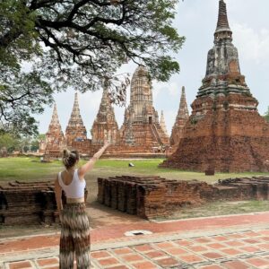 Coralie Delmarcelle Instagram - Ayutthaya 💚 visite des temples ⛪️ 

#thailande #ayutthaya #travel #temples #friends #watchaiwatthanaram