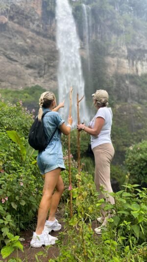 Coralie Delmarcelle Instagram - Et toi?! 🫵🏼

Voyage en Ouganda (janvier 2024) 🐍🦜🌴

#munarya #ngasire #uganda #travel #deep #water #waterfall #world #andyou #philosophy #walking #forest #jungle #bananatree #foryou #africa #family #ouganda