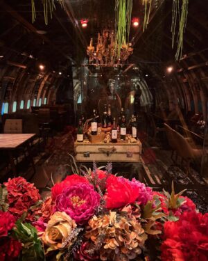 Coralie Delmarcelle Instagram - Restaurant dans un ancien avion ✈️🍽️🍛
@naohbangkok 

#restaurant #avion #bangkok #food #travel #originality #bangphlat #asiatique #japonaise #thai