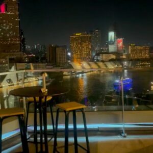 Coralie Delmarcelle Instagram - Bangkok nightlife 🍸💫