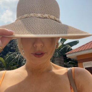 Coralie Delmarcelle Instagram - Sun is my therapy ☀️ and you ?!

#ouganda #entebbe #hat #sun #uganda #colors #orange #memories #2pieces