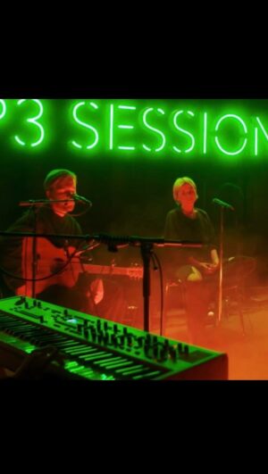 Cornelia Jakobs Instagram - rise 💚 p3 session

Full length- in my bio 

Let me present:
Guitar @balthazar.samuelsson
Guitar @erikpaganelli
Guitar @swendaniel
Keys @thisiselma
Trumpet/vocoder @carlbodell 
Cello @alinjosef

Song by me, @isamoliin and @davvadave

Thank you @p3sverigesradio 💚