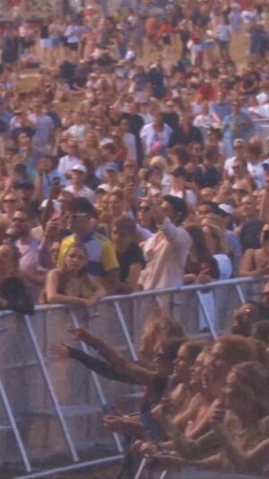 Cornelia Jakobs Instagram - LOLLA 🫀🫀🫀🫀🫀🫀🫀🫀🫀🫀🫀!!!!