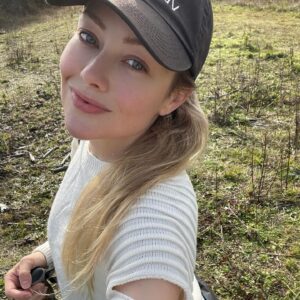 Cosondra Sjostrom Instagram - Grateful to be practicing nature therapy also called ecotherapy. Nature Therapy is the practice of being in nature to boost emotional growth, healing, and mental health. ✨ 

The benefit of nature on our mental health can be enormously helpful. The natural world (nature) is known to positively affect the brain and nervous system, allowing for increased relaxation, decreased anxiety, and improved self-esteem. 

I find it tremendously helpful to help keep me centered. 🤍 #grateful