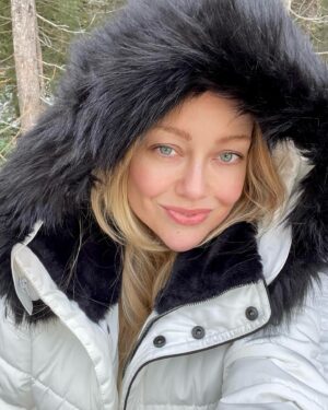 Cosondra Sjostrom Instagram - On my birthday I wanted to share my gratitude for all the amazing people in my life - Thank you! 🤍 I am happy to be a year wiser. This year has been interesting with ups and downs. However, I am starting to feel like myself again. I am looking forward to all the growth and change in my future. 🌱🤍💭 #grateful (I *might have time to write a longer post later but my travel/work schedule has been crazy) #birthday
