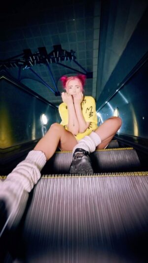 Courtney Nelson Instagram - There’s not enough songs about being the girl in the middle: So I made this song for anyone who’s ever felt second best to the ex ❤️‍🩹🚨

‘CYANIDE JAWBREAKER’ comes out March 1st!!! 

#newmusic #electropop #heartbroken #heartbreakquotes #music #songleak #fyp #breakupsong