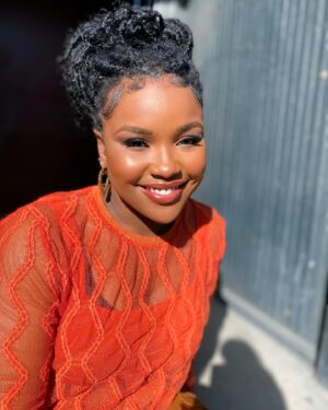 Courtney Taylor Instagram - Another week, another episode of @abbottelemabc . 
Did y’all watch the new episode ?? Catch up with “The Brunchy Bunch” on this weeks episode now on @hulu !! And somebody get @kevinhart4real on the line… I was serious about my proposal 👀 lmaooo !!!

HAIR @chaneljole 
MUA: @jennbennettmakeup