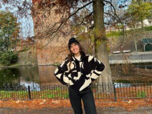 Courtney Barnett Instagram - 35 ❤️🌈 Photo by @dmouse13 4/11/2022