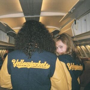 Courtney Eaton Instagram - YELLOWJACKETS premiere tonight on SHOWTIME at 10PM ET/PT 🐇