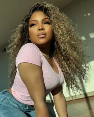 Courtney Godsey Instagram - My identity is like no other one of none 💕

Hair gifted by @wigdealer styled by @iamhairbyhe 💇🏼‍♀️ 

| MUA @glambosskrissy 💄