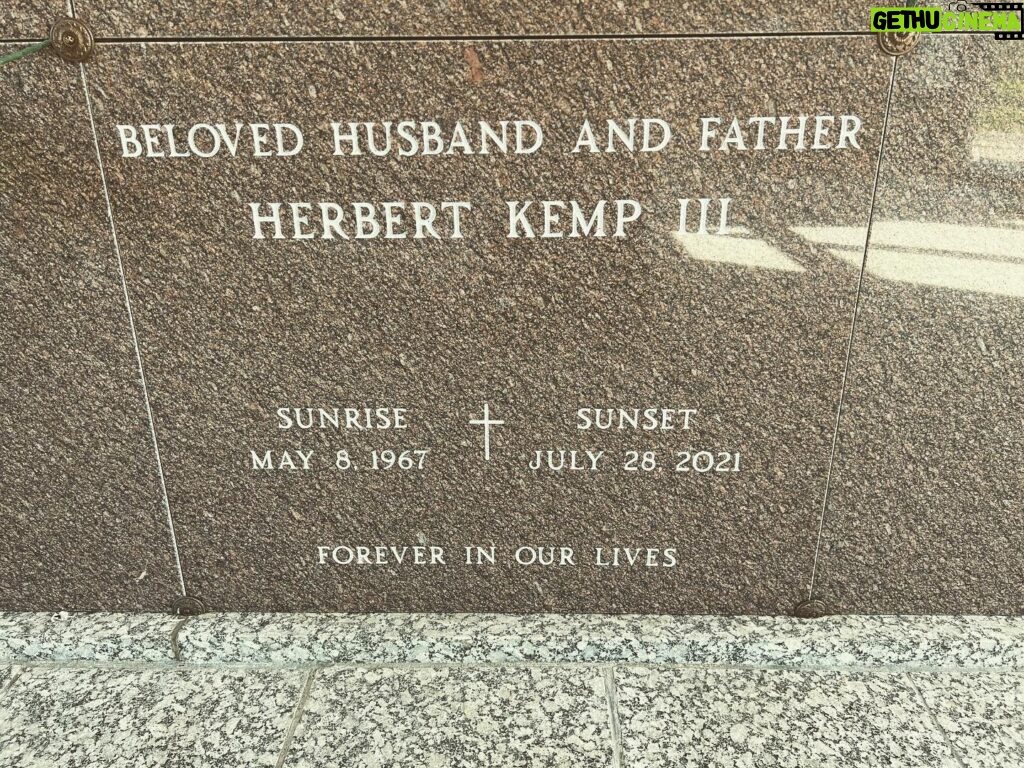 Courtney Kemp Agboh Instagram - Brother, I went to sit with you today. Although I know your spirit is everywhere, being near you was holy. You were the best big brother on the planet. I hope you felt my love when you were here. I hope you feel it now. Since you left us, two years ago today, I will never be the same. I will never be the same. God help me focus on the gift, not the loss. #sometimesitsnowsinjuly