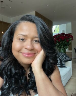 Courtney Kemp Agboh Instagram - This is 47. This has been one of the hardest years of my life, but also one of the most rewarding. I am truly blessed. Flowers behind me from @theblackscorsese thank you love!
Hair: @indiamhammond 
#taurus #taurusseason #birthday