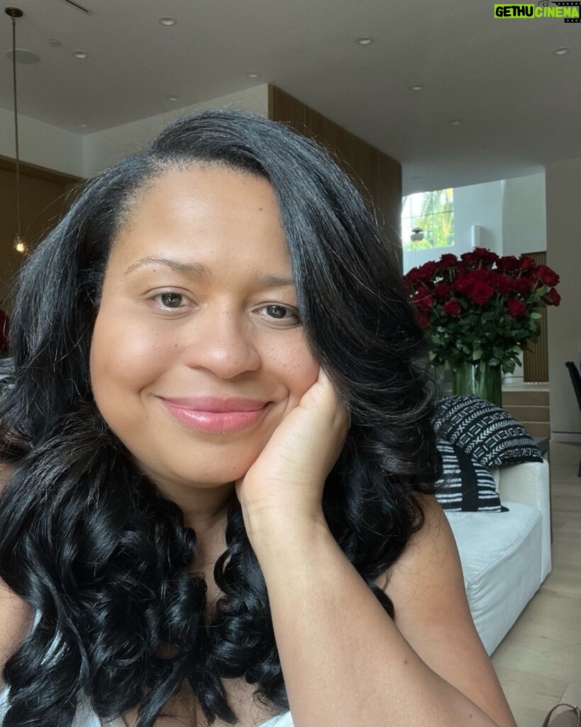Courtney Kemp Agboh Instagram - This is 47. This has been one of the hardest years of my life, but also one of the most rewarding. I am truly blessed. Flowers behind me from @theblackscorsese thank you love! Hair: @indiamhammond #taurus #taurusseason #birthday