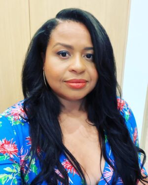 Courtney Kemp Agboh Instagram - Strike’s over, y’all— back to work. Had an amazing dinner last night with our @highergroundmedia family. Very grateful and humbled to be present for an exchange of ideas and creativity!

Hair: @theglamdiaryy 
MUA: @janicekinjo 
Dress: @dvf