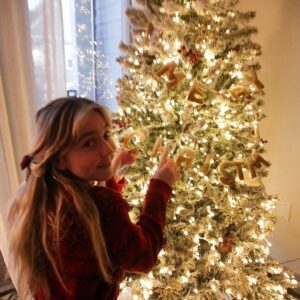 Cozi Zuehlsdorff Instagram - Merry Christmas dear friends ♥️