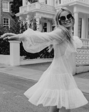 Cressida Bonas Instagram - Always happy when I get to dance… Even when I get a few weird looks. Working with the mega 📷 - @divinedayphotography . Wearing beautiful @immaclenovias ✔️