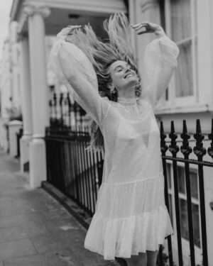 Cressida Bonas Instagram - Always happy when I get to dance… Even when I get a few weird looks. Working with the mega 📷 - @divinedayphotography . Wearing beautiful @immaclenovias ✔️