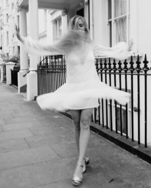 Cressida Bonas Instagram - Always happy when I get to dance… Even when I get a few weird looks. Working with the mega 📷 - @divinedayphotography . Wearing beautiful @immaclenovias ✔️