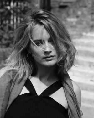 Cressida Bonas Instagram - 7 days - 7 feelings 🤡 📸 - @misanharriman @georgiana.anstruther_sculpt 🤸‍♂️