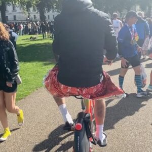 Cressida Bonas Instagram - Wow watching the marathon today was amazing and quite emotional... People coming together running for a cause they feel passionate about. Especially after these covid times it was really special to see. So proud of my husband who was running for @jamesplaceuk a suicide prevention charity set up in memory of his brother James. His time was a mega 3:27. Woop woop!!❤️❤️❤️ #jamesplace #londonmarathon2021