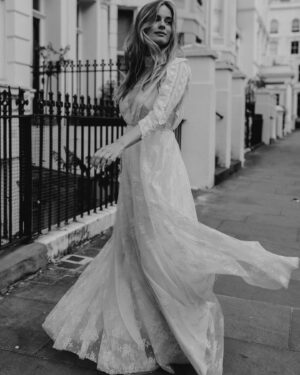 Cressida Bonas Instagram - I have a sleeve crush and I want to steal it 😈. Thanks for having me groove about in your beautiful dresses @immaclenovias 🎥- by the forever talented @divinedayphotography 🤍