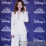 Cristiana Capotondi Instagram - Oggi in bianco per Le Fate ignoranti 🤍 @disneyplusit @ferzanozpetek @gianlumaz Grazie @albertaferretti @gloriaripamonti MAKE UP @giovannipirrimakeup HAIR Antonio Leone per @rdarobertodantonio