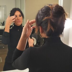 Cristina Saavedra Instagram - Los peinados de @lamial8 son pura magia. Los recogidos, en concreto, son de personas que solo habitan en el planeta de las genias ❤️