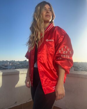 Cristina Boscá Instagram - ¡Vaya semana!

Éxito en @40andaya y @los40spain con los resultados del EGM… 🥹 No puedo ser más feliz ni sentir más orgullo por el equipo que tengo! 🤩

Sesión de fotos, promo y ensayos para este nuevo proyecto ilusionante y emocionante que está renovando en mí sensaciones que echaba de menos. 

“Los vecinos de la casa de al lado” en Mi tele plus! Que llega ya el lunes a las 21!

Un proyecto que me está llevando a conocer a profesionales admirables de los que intento aprender cada segundo que paso con ellos! Pero lo más importante, que me están dando un apoyo brutal. No puede ser mejor la experiencia que estoy viviendo en este nuevo reto!

Y ya estoy mejor del estómago! 😅🦠🥳🥳🥳