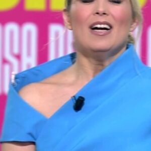 Cristina Boscá Instagram - ✨ 🆕Nueva gala de #LosVecinosDeLaCasaDeAlLado con nominaciones a la cara y expulsión definitiva de uno de los habitantes del trastero. Además, el terremoto Miriam Saavedra no ha dejado títere con cabeza en sus primeros días 💥 🪟

▶️Disfruta ya de #VecinosGala12 con @cristinabosca al completo, en #mitelePLUS ➕

#vecindario #reality #contenidosexclusivos #gala #programas #cristinabosca #mediasetespaña