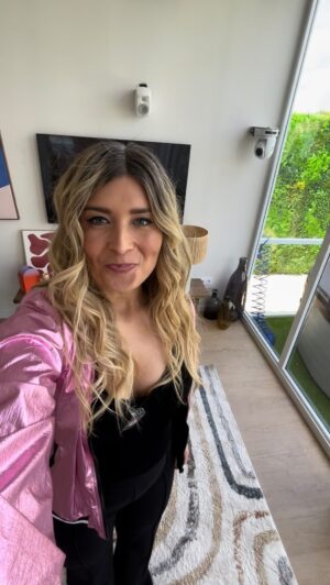 Cristina Boscá Instagram - 🆒 @cristinabosca, presentadora de #LosVecinosDeLaCasaDeAlLado, nos hace un #housetour para enseñarnos cada rincón del #ApartamentoSombra, que recibirá a sus habitantes el próximo lunes a las 21H 🤩

Solo, en #miteleplus 💥

#estreno #reality #convivencia #vecinos #apartamentos #trastero #cristinabosca #contenidosexclusivos #miteleplus #mediaset #mediasetespaña
