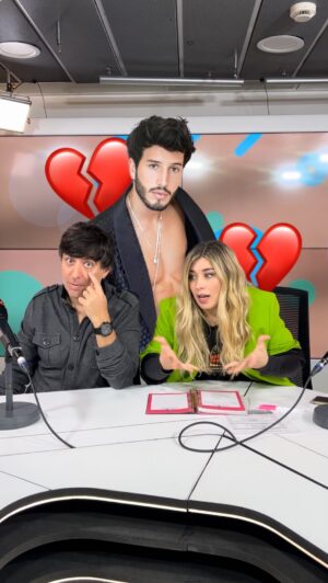 Cristina Boscá Instagram - SEBASTIÁN YATRA confiesa 👀 en el podcast ‘A SOLAS CON’ de @vickymartinberrocal el motivo por el que rompió con TINI y con AITANA 💔🥲
👉🏽¿qué te parece? 
#sebastianyatra #aitana #los40 #andaya