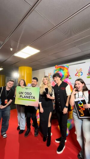 Cristina Boscá Instagram - COLAMOS a FANS dentro del #LOS40PrimaveraPop2024 🤩
Y es que erais muchos los que os habíais quedado sin entrada y queríamos hacer algo para solucionarlo! 🎟️🫶🏼
Los afortunados pudieron pasar al BACKSTAGE 👀 y hasta conocer a algún ÍDOLO… 🙌🏽
🥹 No nos digáis que no es bonito